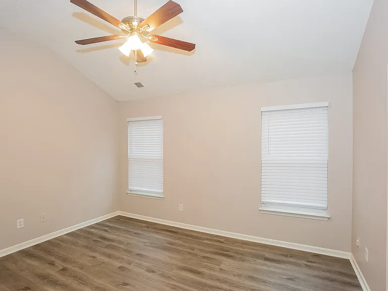 5902 Shining Oak Ln — Photo 10