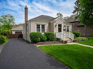 129 Hiawatha Dr, Clarendon Hills, IL 60514