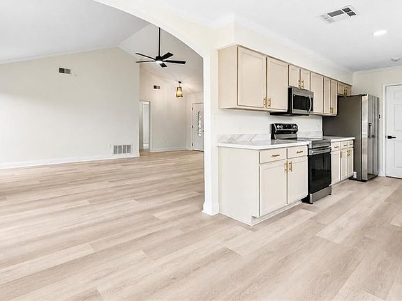 5th image of 6018 Clearwater Dr