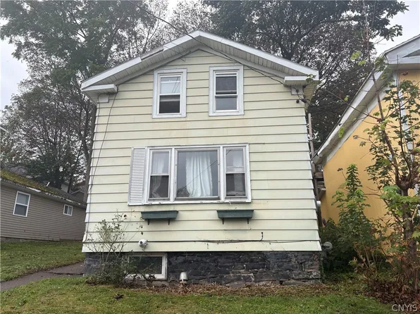 242 E 9th St, Oswego, NY 13126
