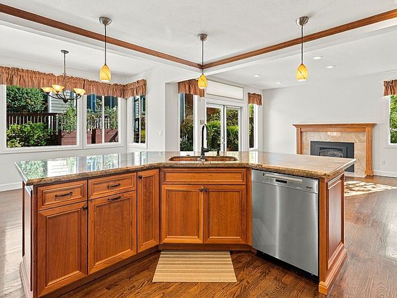 5th image of 25 Biscayne Ct