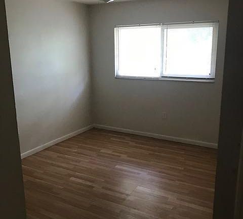 2nd image of 2828 Clinton St S APT 6