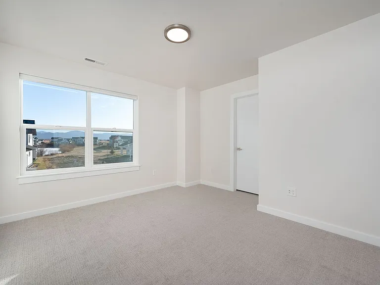 5575 Westmorland Dr — Photo 11
