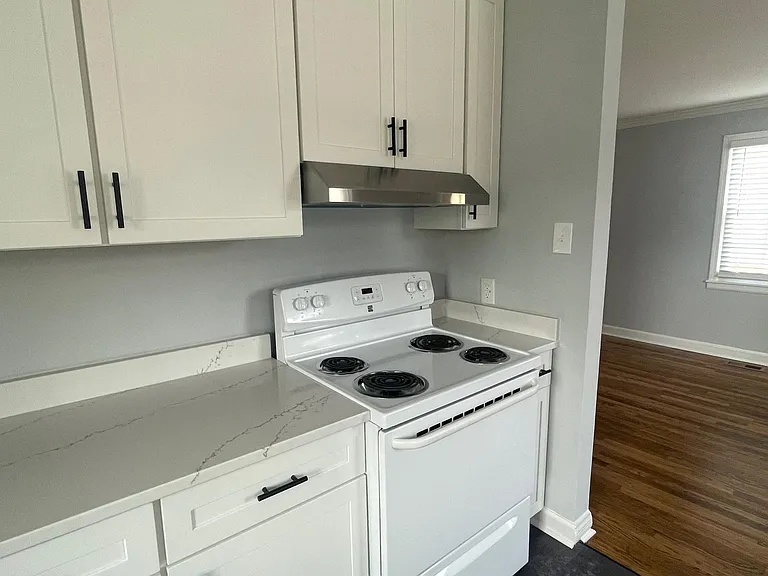 905A Iredell St #A — Photo 9