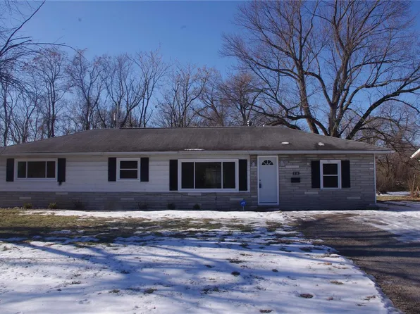 816 La Salle Dr, Cahokia, IL 62206