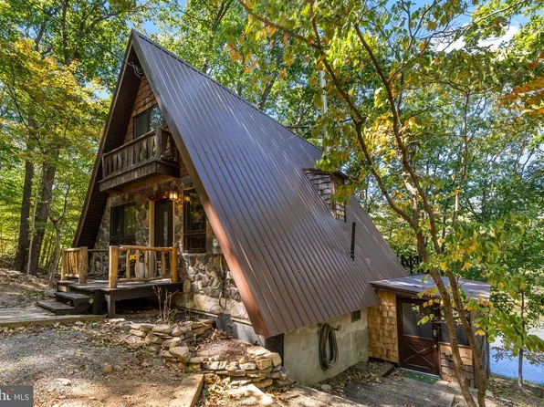 302 Tuscarora Trl, Berkeley Springs, WV 25411