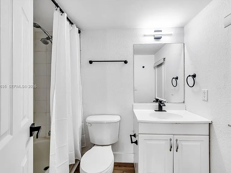 1405 Miami Rd #7 — Photo 15