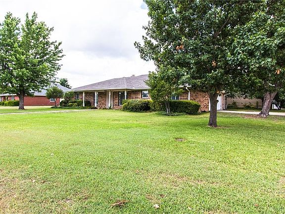 3rd image of 3321 Darby Ln