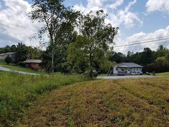 5th image of Parkview Cir