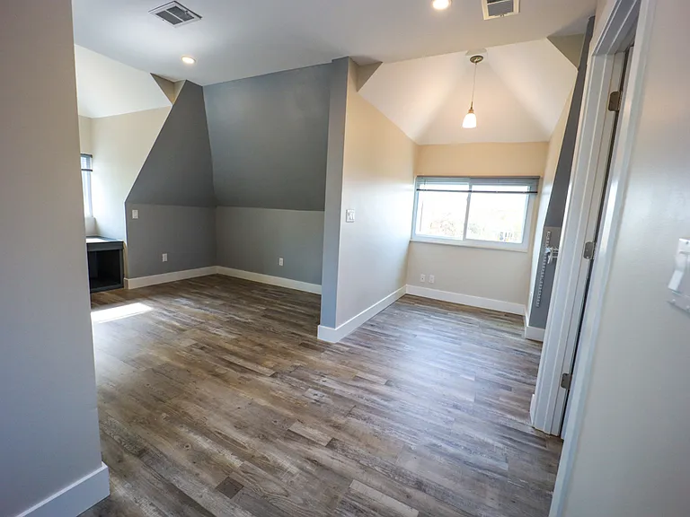 2102 Broadway Ave #1 — Photo 15