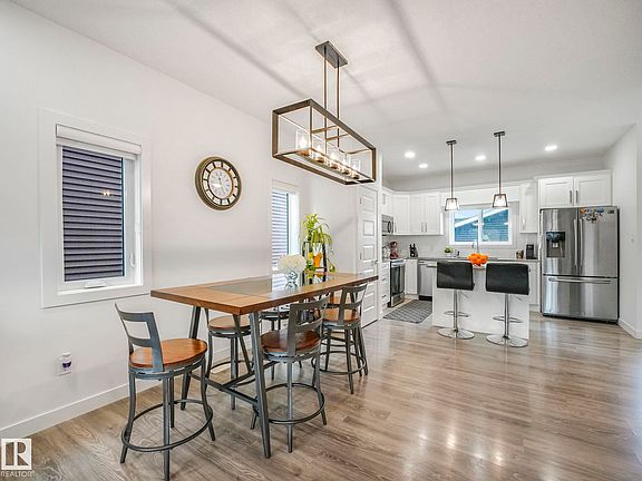 5th image of 3807 Weidle Cres SW
