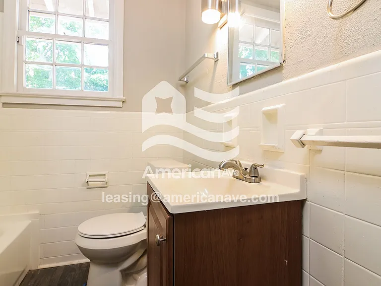 1317710_012_bathroom_13.jpg