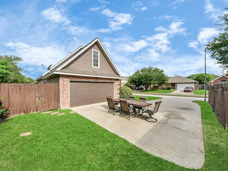 1603 Dove Run — Photo 37