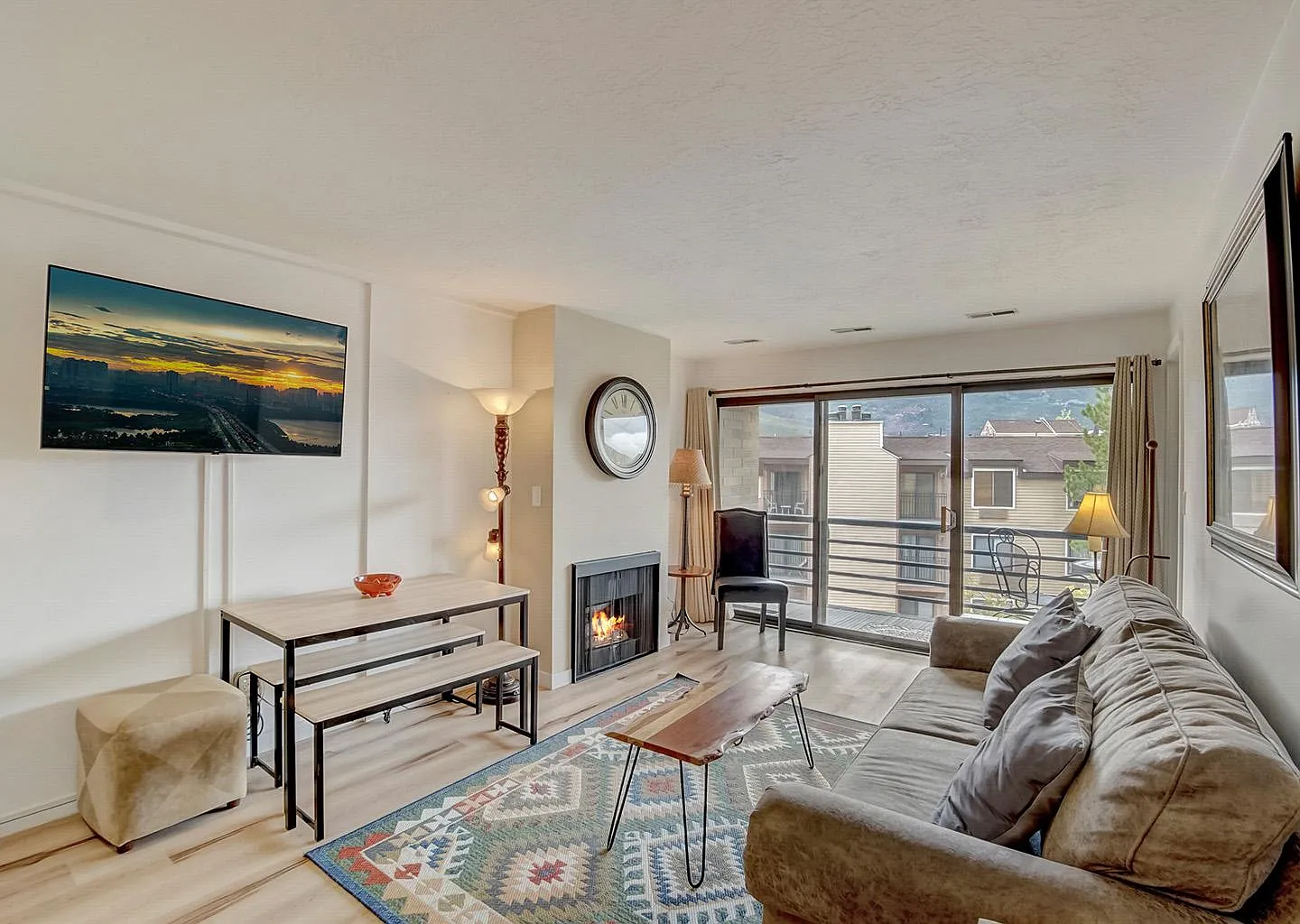2 bed, 735 sqft, $3,200 — Photo 1