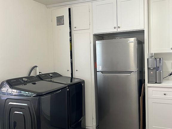 4th image of 10819 Elliott Ave #1