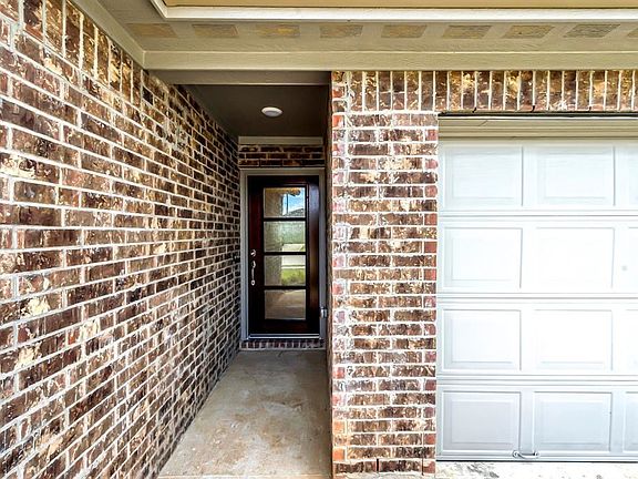 3rd image of 18815 Albany Oaks Ln