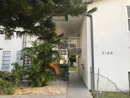3180 SW 17th St #8 Photo 1
