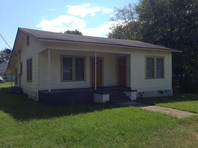 2nd image of 207 E Oak St