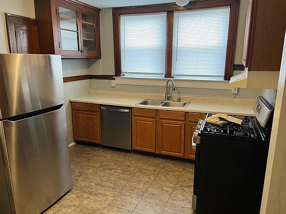4th image of 4954 Parker Ave Floor 2