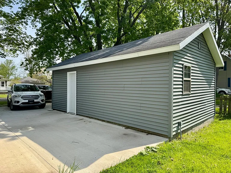 308 N Elm St — Photo 6