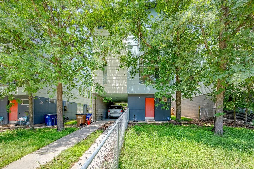 5 bed, 2752 sqft, $5,995 — Photo 1