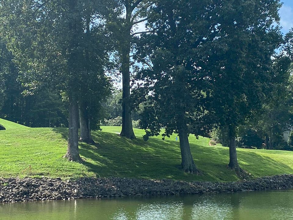 2nd image of 6 Birdie Ln