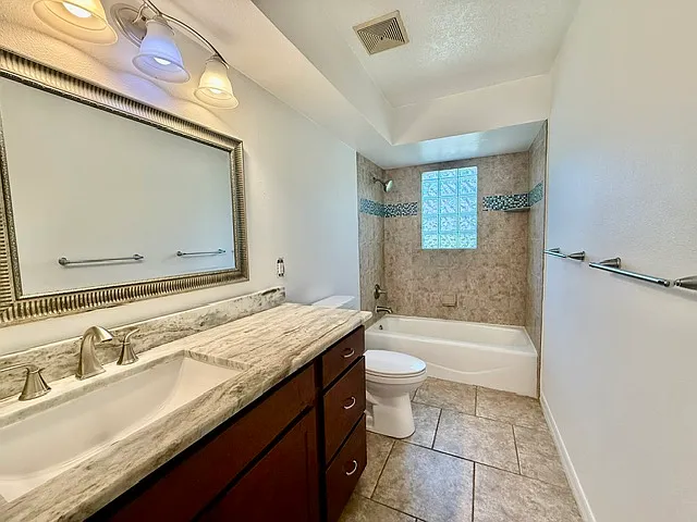 860 N Kansas Ave — Photo 17