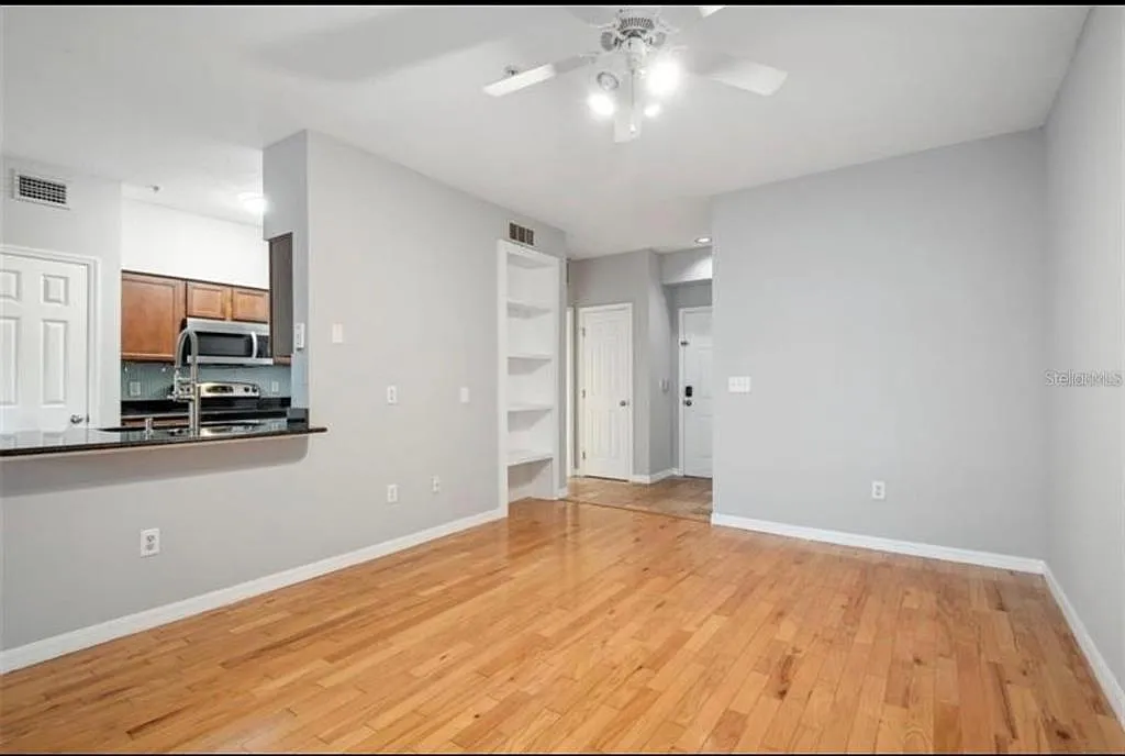 1 bed, 1.0 bath, 867 sqft, $1,850 — Photo 2