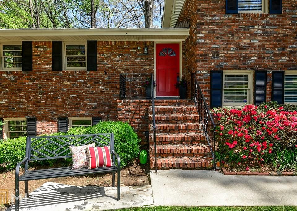 2nd image of 4077 Shawnee Ln