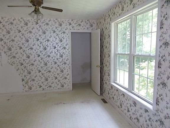 3rd image of 235 Willow Ct