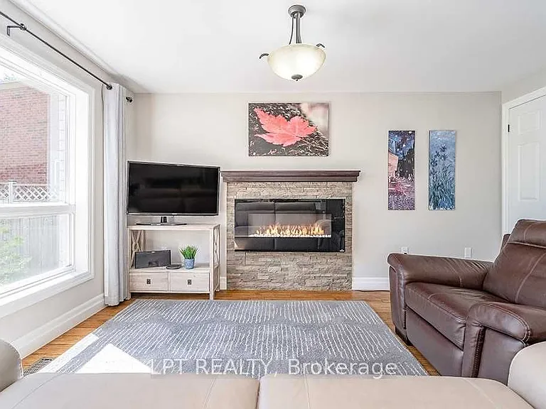 35 Clute Cres — Photo 7