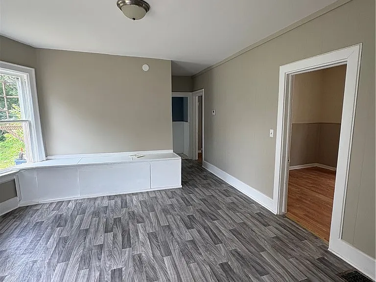 233 Laird Ave — Photo 14