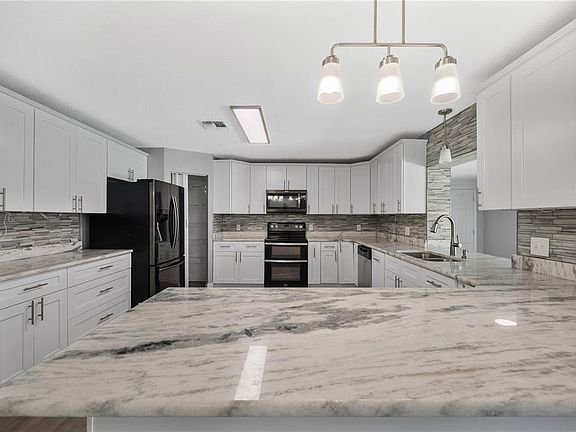 2nd image of 510 WINDERMERE DRIVE