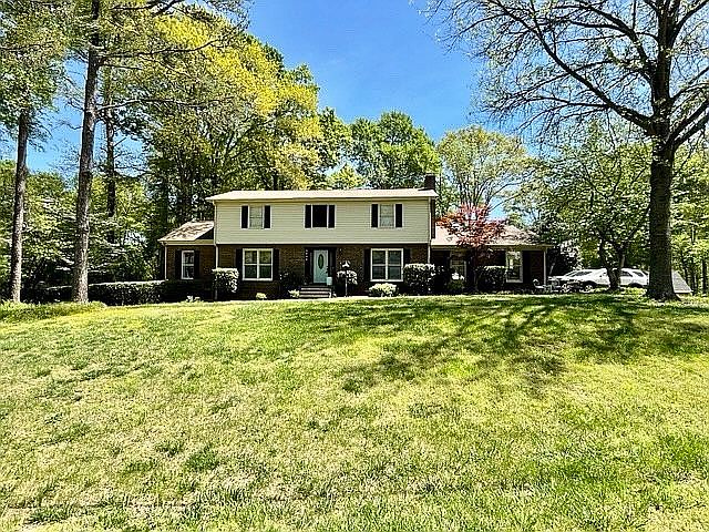 1st image of 2648 Camelot Dr