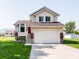 1064 W 325 N, Hyrum, UT 84319