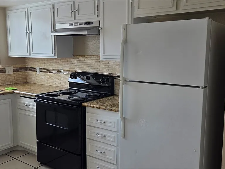 571 Roxella Ln #C — Photo 12