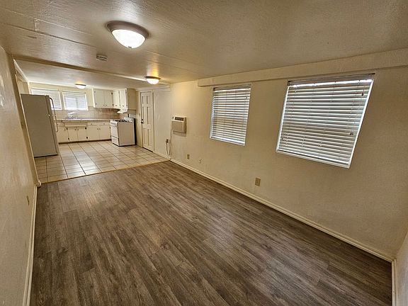 2nd image of 1930 Arcadian Ave #B