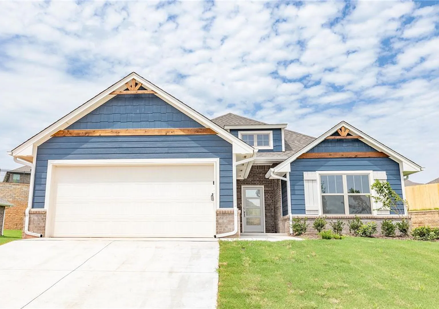4 Bedroom 2 Bathroom 2 Car Garage Home in Edmond School District — Photo 1