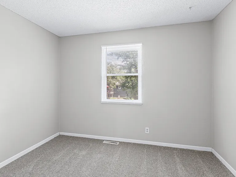 12813 S Sycamore St — Photo 12