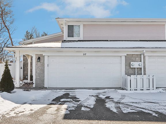 3rd image of 37 Dominion Dr