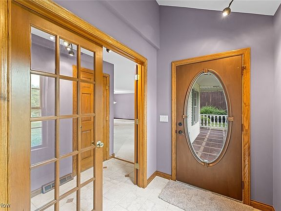 5th image of 7960 Stoneybrook Ln