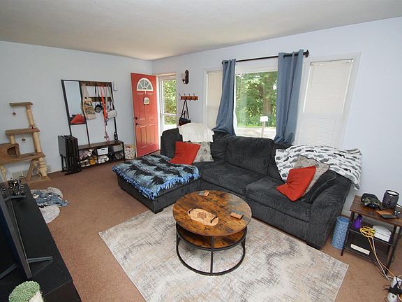3rd image of 3422 Hobson Ave
