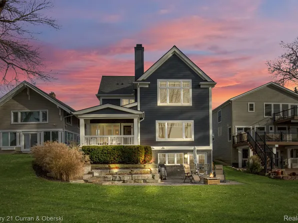 2653 Silverside Rd, Waterford, MI 48328