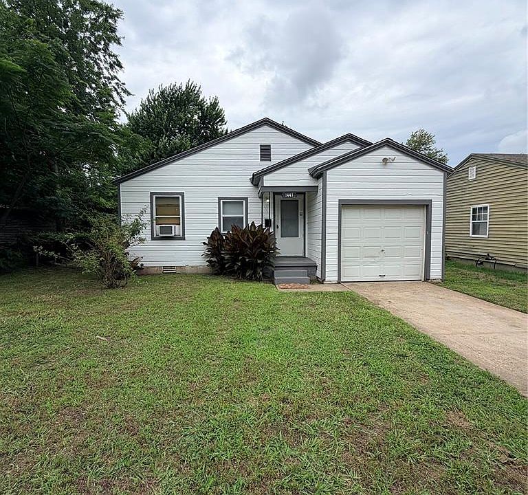 1st image of 1441 Maple Dr