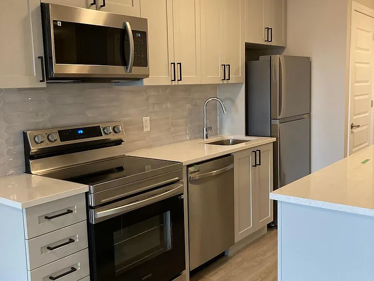 480 Gordon Krantz Ave #402 — Photo 5