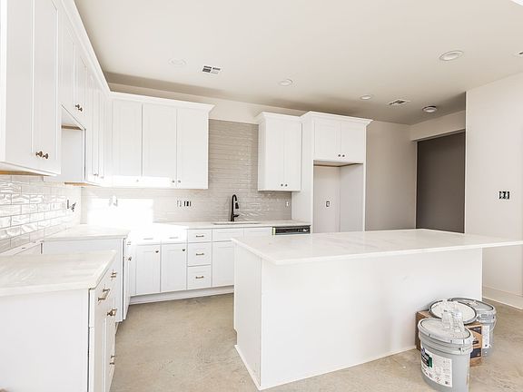 5th image of 401 Highland Park Ln