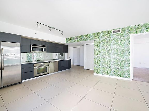3rd image of 31 SE 6th St APT 1708