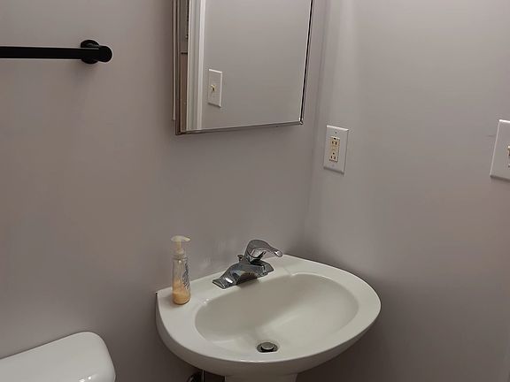 4th image of 228 S Mason St #10