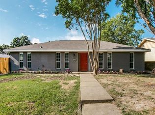 1521 Paris Dr, Grand Prairie, TX 75050
