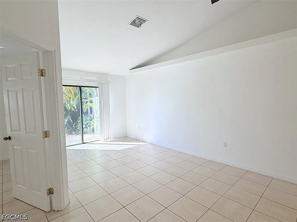 3 bed, 2.0 bath, 1210 sqft, $1,850 — Photo 4